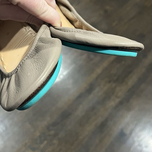 Tieks Ballet Flats Womens 9 Taupe Neutral Leather Slip On Travel Shoes Packable - Picture 5 of 8